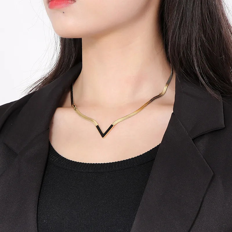 Vera V Statement Necklace That Defines Modern Minimalist Luxury