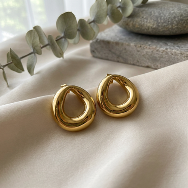 Nia Dome Twist Studs