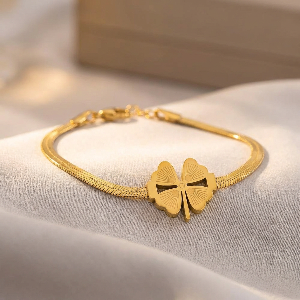 Fortuna Snake Clover Bracelet