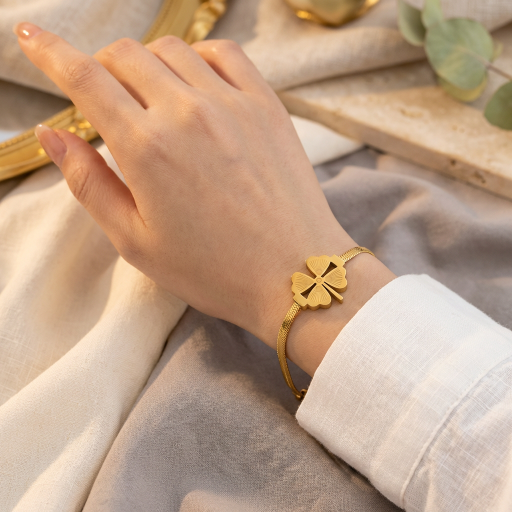 Fortuna Snake Clover Bracelet