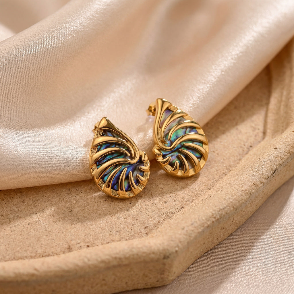 Baoyue Pearl Shell Studs
