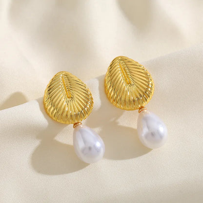 Clara Ginkgo Pearl Studs