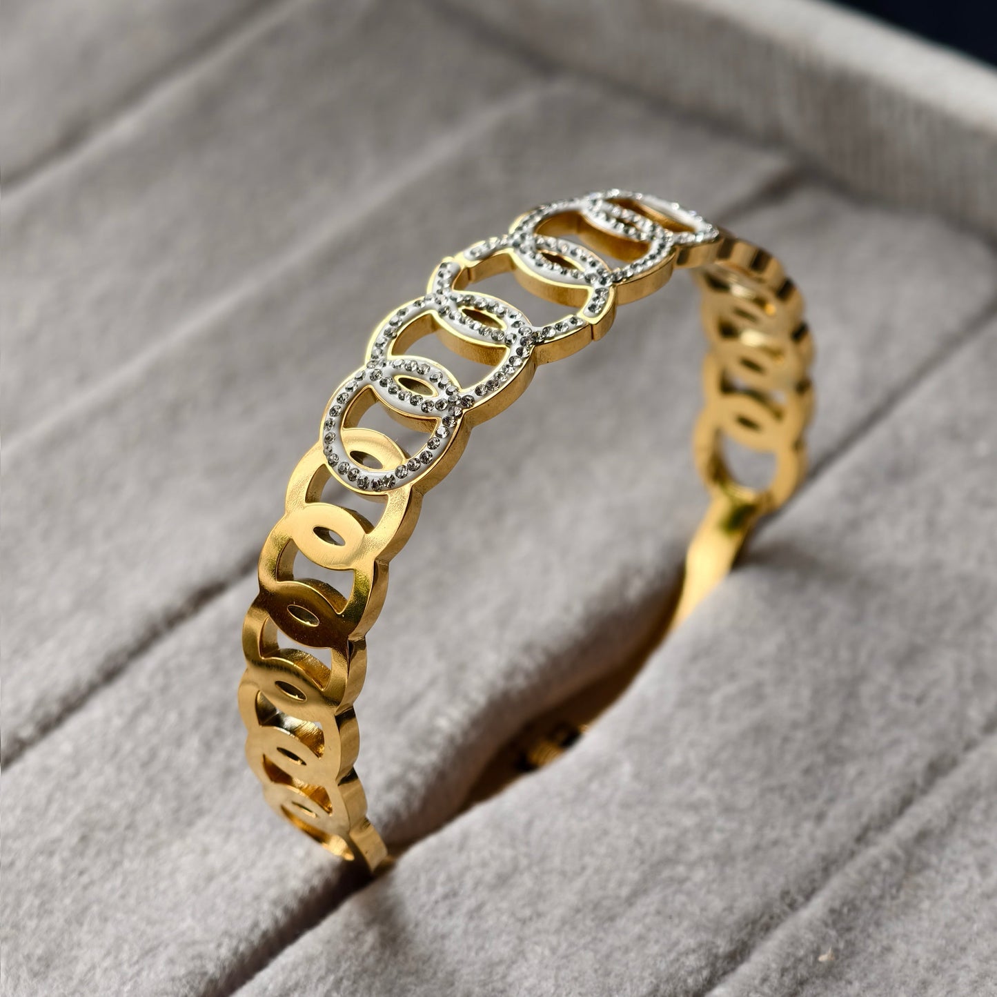 Lumière Linked Circles Bangle