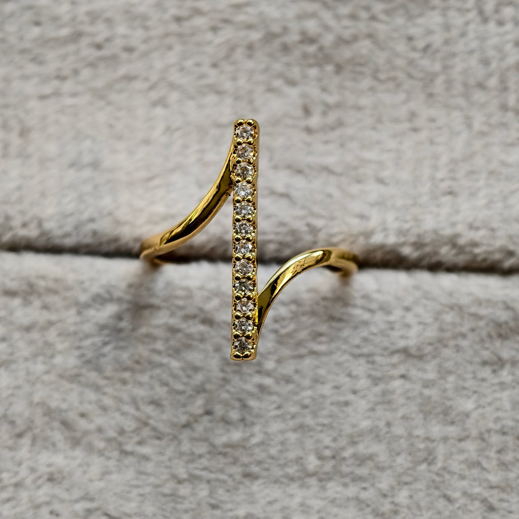 Ava Arc Glow Ring