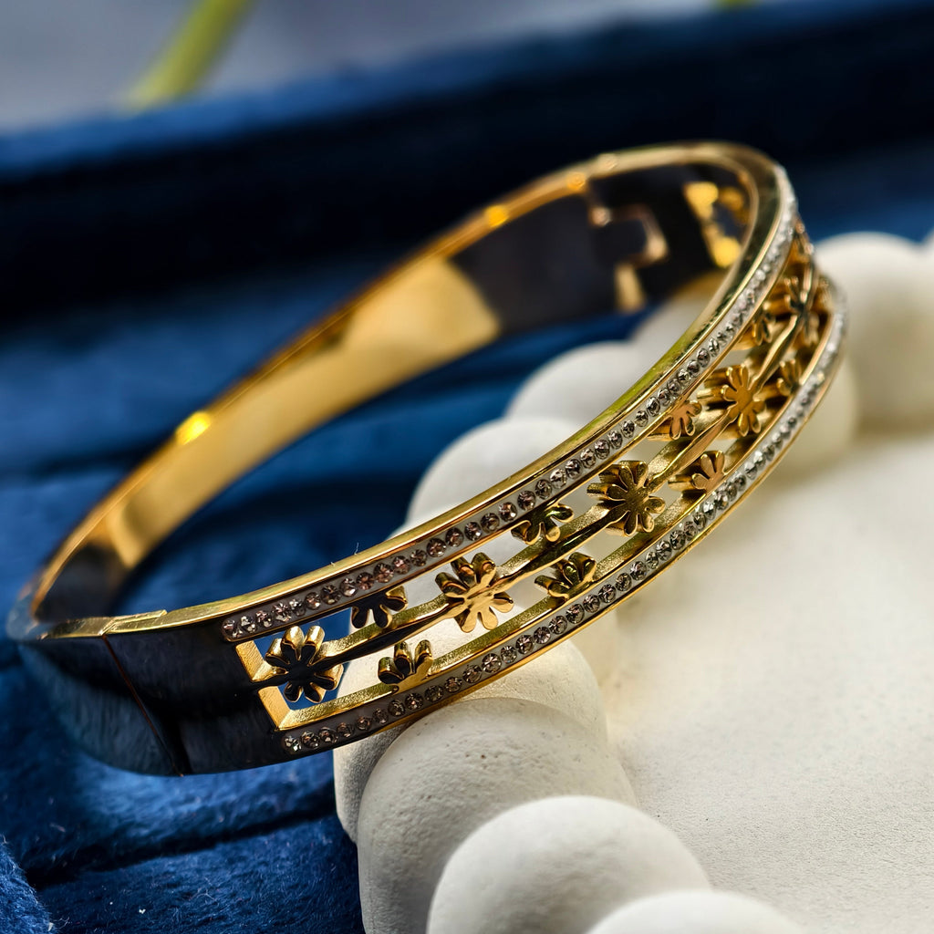 Daisy Bloom Channel Bangle