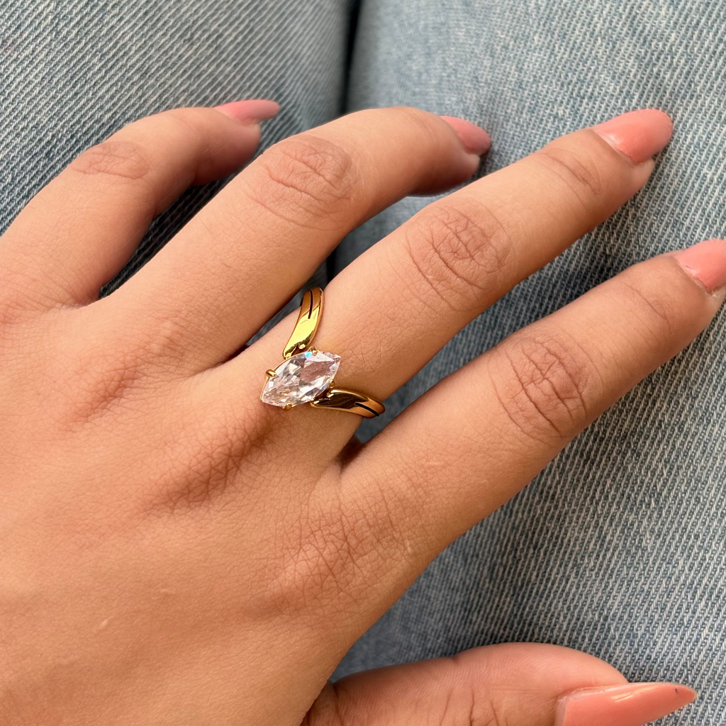 Elle Horse Eye Zircon Ring