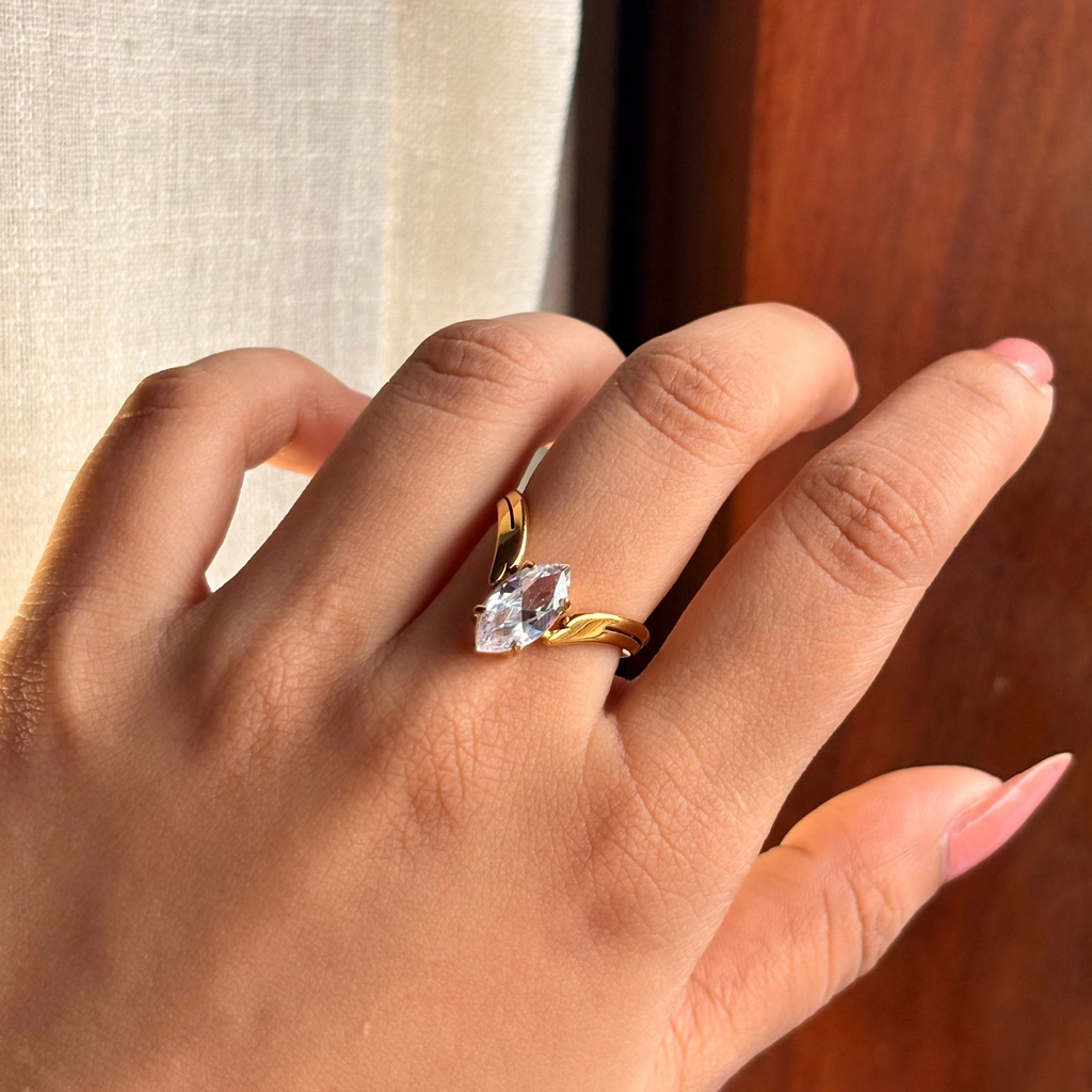 Elle Horse Eye Zircon Ring