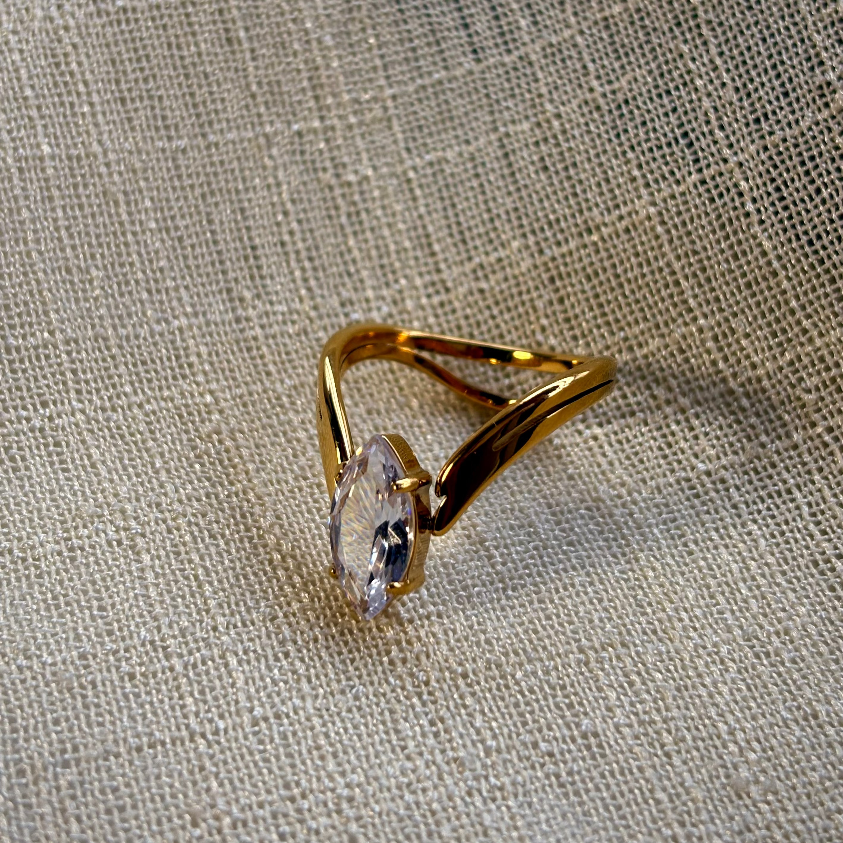 Elle Horse Eye Zircon Ring