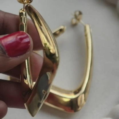 Aurora Sculpt Triangle Earrings