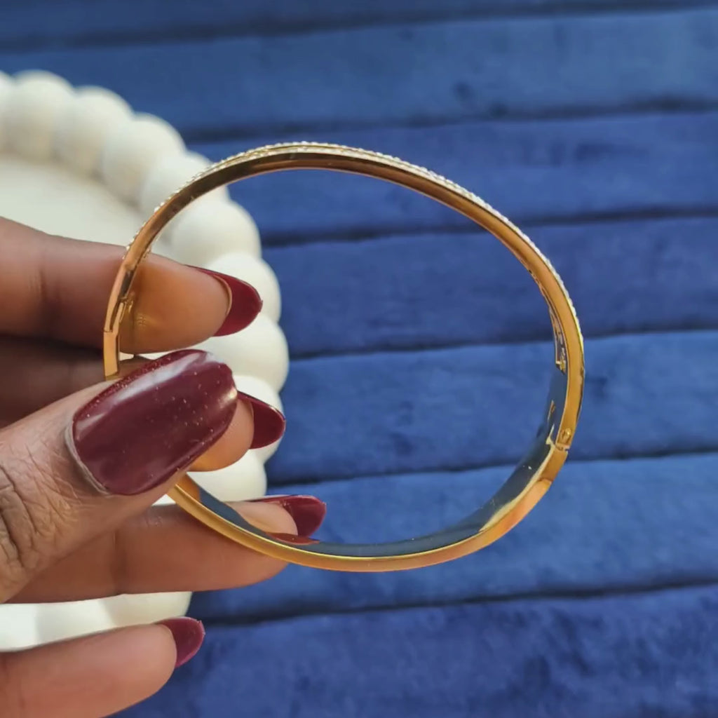 Daisy Bloom Channel Bangle