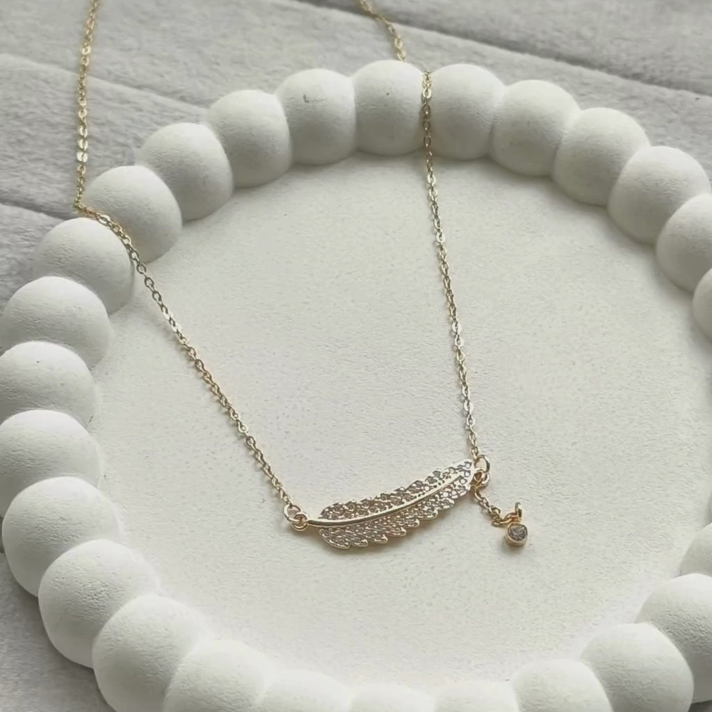 Golden Leaf Glow Necklace