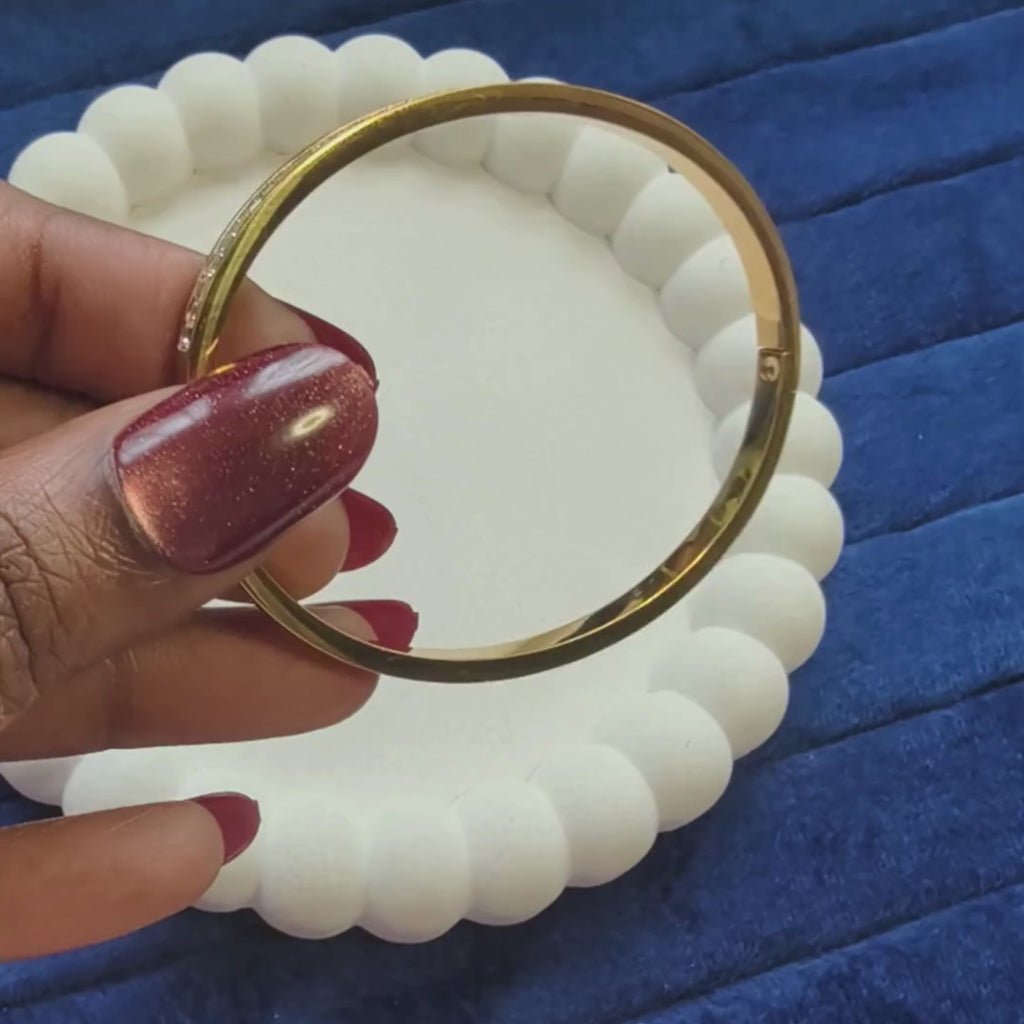 Celeste Eternity Line Bangle